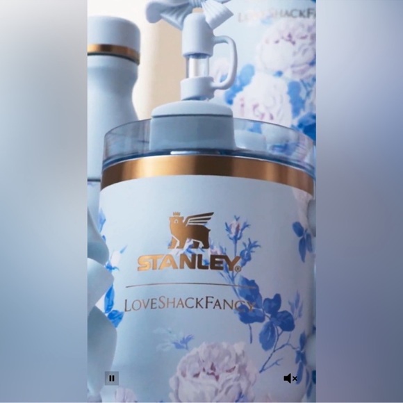 Loveshackfancy x Stanley 40oz Everblooming Rosettes Blue NIB - Picture 4 of 4